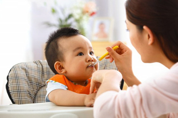 Tại sao nên thuê bảo mẫu chăm trẻ sơ sinh?