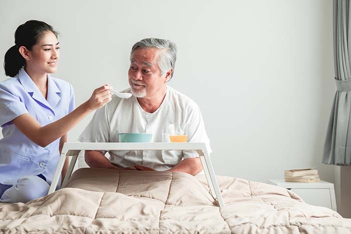Dịch vụ giúp việc nhà chăm người già Hỗ trợ tận tâm và chuyên nghiệp